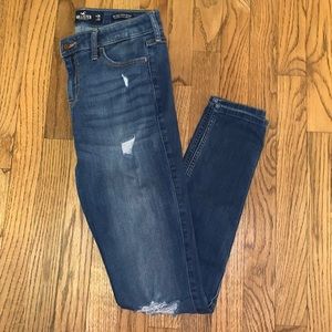 Hollister Classic Stretch- Mid-Rise Super Skinny Jeans— Size 7Long (W28, L32)